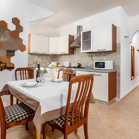 Fronte Mare Capo Testa Apartment *